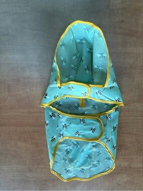Cynthia Rowley Dog Raincoat Hooded Bumblebee Print Water Resistant Size Small